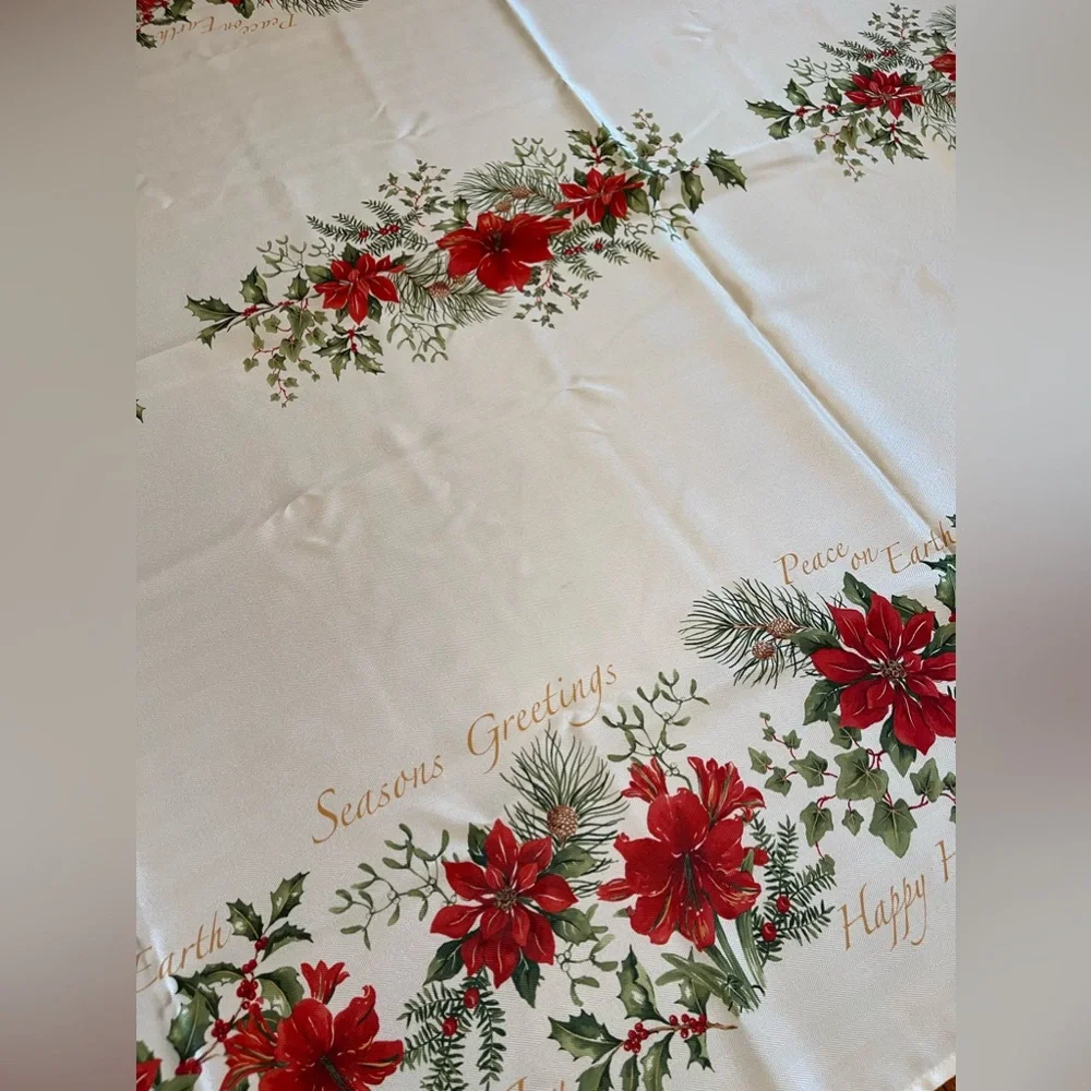 VTG‎ INSPIRED large banquet size Christmas tablecloth 100” x 68” poinsettias